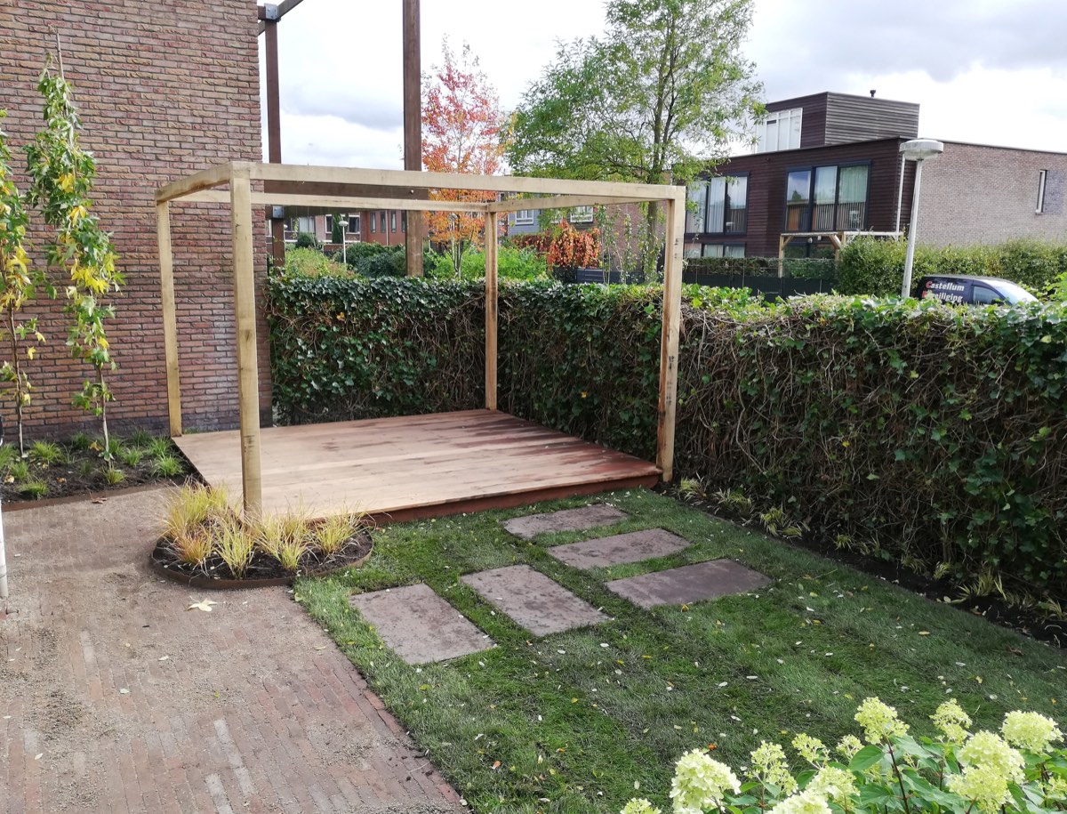 Besloten achtertuin in Utrecht, beeld 2
