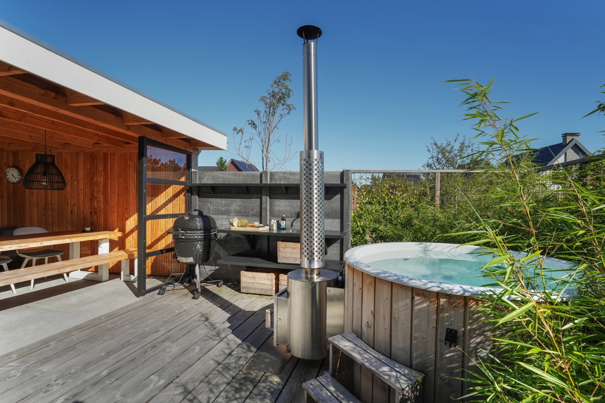 Gezinstuin met hottub in Nijkerk, beeld 4