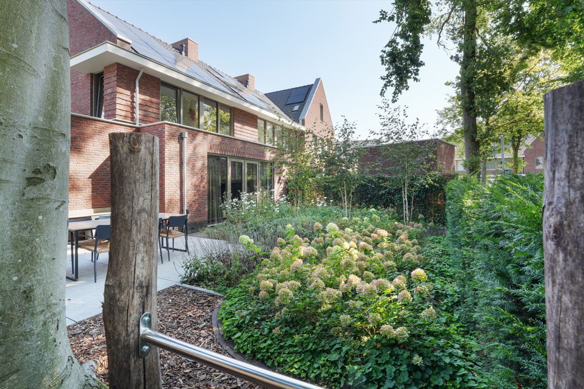Gezinstuin met tuinkantoor in Hilversum, beeld 2