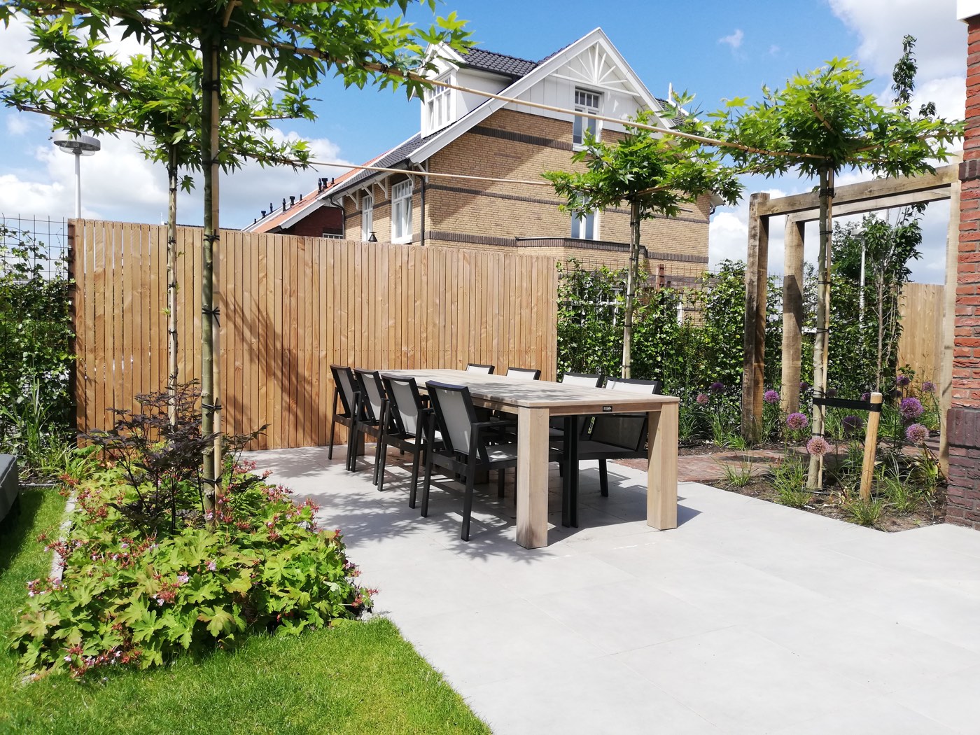 Moderne gezinstuin in Utrecht