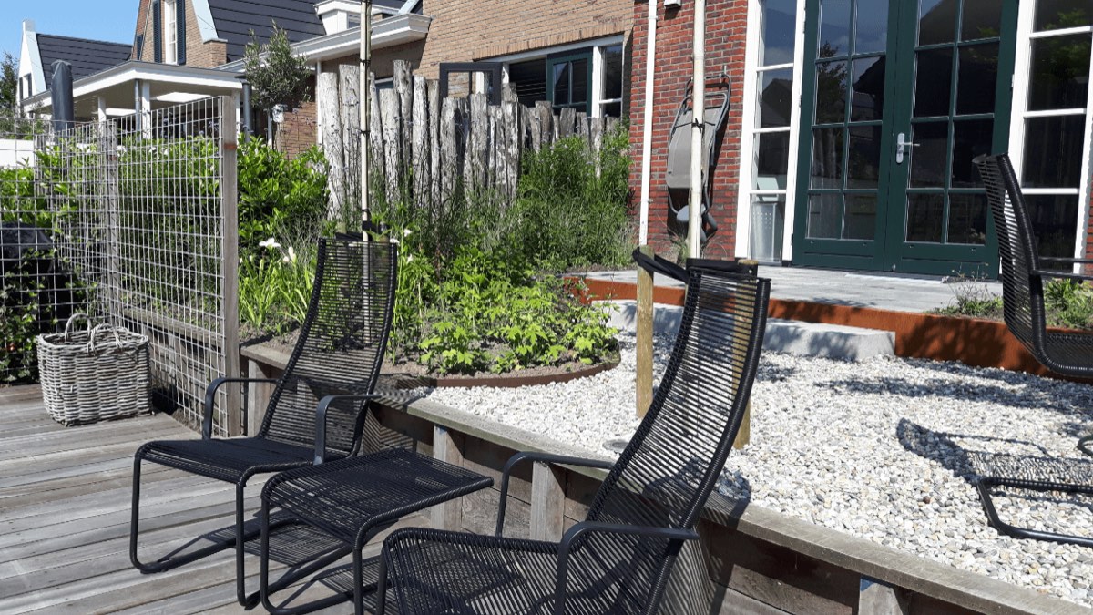 Tuin aan het water in Amersfoort, beeld 2